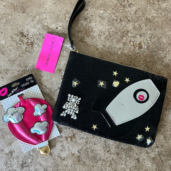 Betsey Johnson Handbags - NWT Betsey Johnson Large Travel Wristlet Pouch AND Jumbo Luggage Tag Bundle
